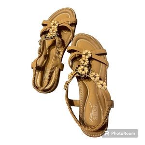 Shibever - comfort walking sandal | tan size 10 | beaded flowers | elastic strap
